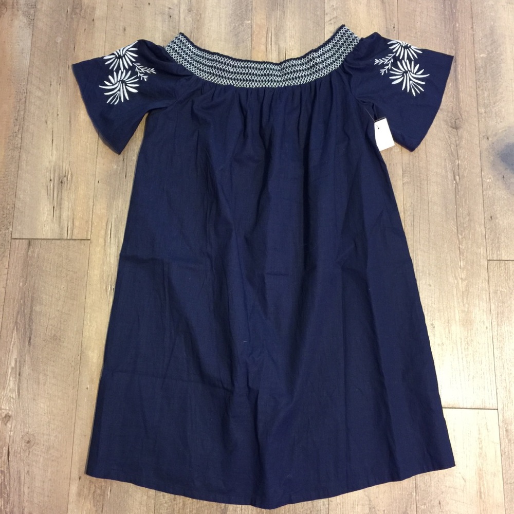 Embroidered maternity dress